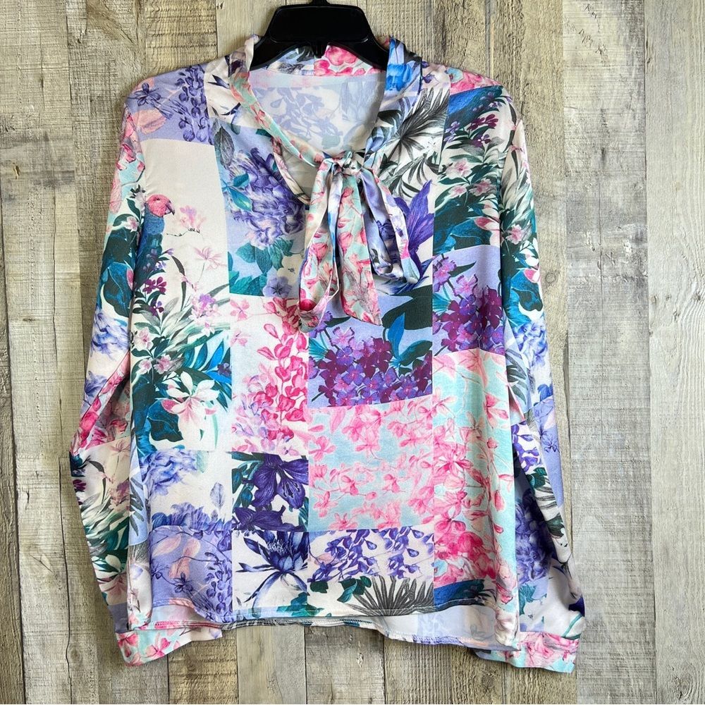 Unbranded Unsized Floral Long Sleeve V-Neck w/Neck Tie